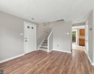 1554 Pin Oak Drive - Photo Thumbnail 1