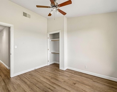 808 Dale Dr - Photo Thumbnail 15