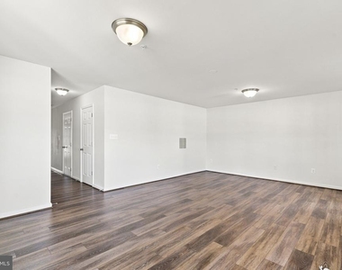 99 Clydesdale Lane - Photo Thumbnail 6