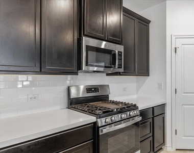 5202 Dimesky Ln - Photo Thumbnail 7