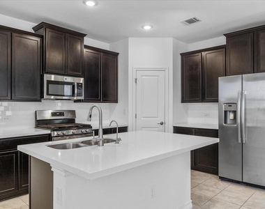 5202 Dimesky Ln - Photo Thumbnail 6