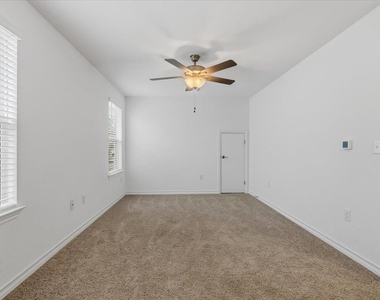 5202 Dimesky Ln - Photo Thumbnail 24