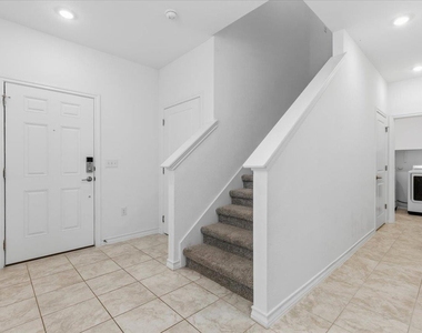5202 Dimesky Ln - Photo Thumbnail 4