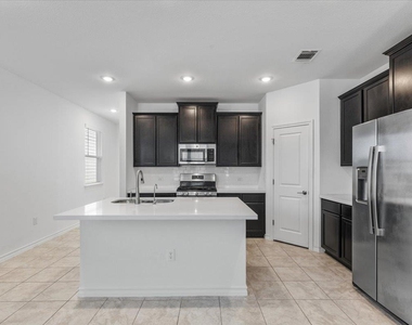 5202 Dimesky Ln - Photo Thumbnail 9