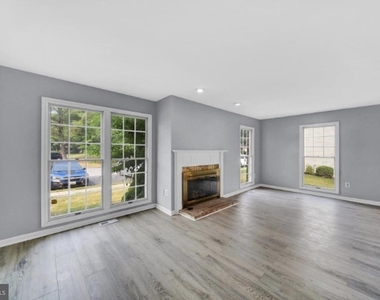 27 Preakness Court - Photo Thumbnail 8