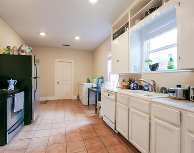 308 E 32nd St - Photo Thumbnail 3