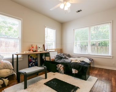 308 E 32nd St - Photo Thumbnail 6