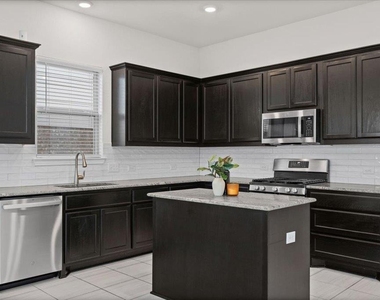 12702 Bloomington Dr - Photo Thumbnail 4