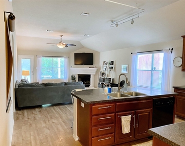 1607 Melissa Oaks Ln - Photo Thumbnail 8