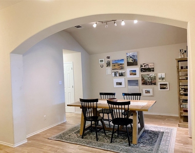 1607 Melissa Oaks Ln - Photo Thumbnail 4