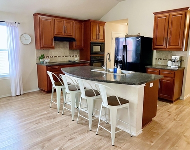 1607 Melissa Oaks Ln - Photo Thumbnail 6