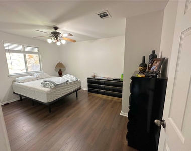 9600 Castle Pines Dr - Photo Thumbnail 1