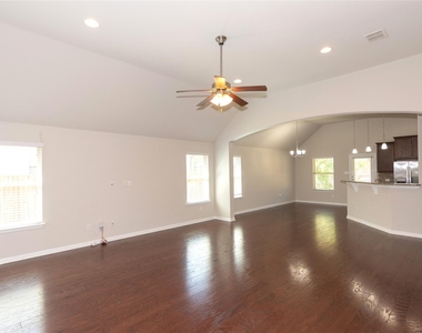 1916 Bobbywoods Ln - Photo Thumbnail 2