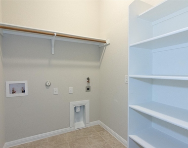 1916 Bobbywoods Ln - Photo Thumbnail 27