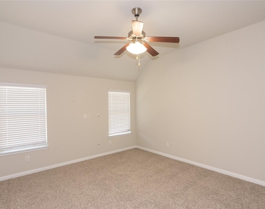 1916 Bobbywoods Ln - Photo Thumbnail 13