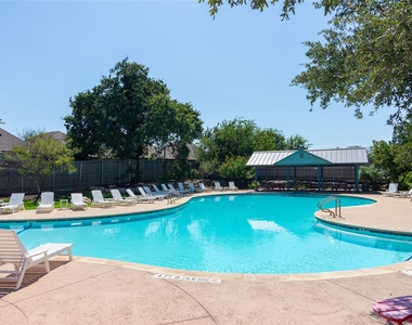 1916 Bobbywoods Ln - Photo Thumbnail 35