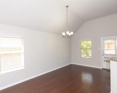 1916 Bobbywoods Ln - Photo Thumbnail 6