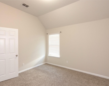 1916 Bobbywoods Ln - Photo Thumbnail 24