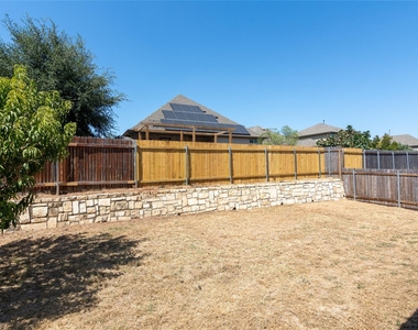 1916 Bobbywoods Ln - Photo Thumbnail 31