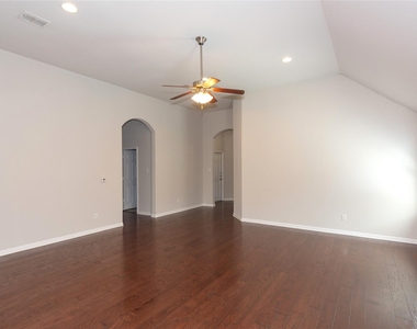1916 Bobbywoods Ln - Photo Thumbnail 3