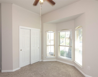 1916 Bobbywoods Ln - Photo Thumbnail 18