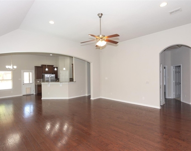 1916 Bobbywoods Ln - Photo Thumbnail 5
