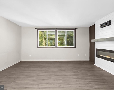 7930 Sutherland Court - Photo Thumbnail 10