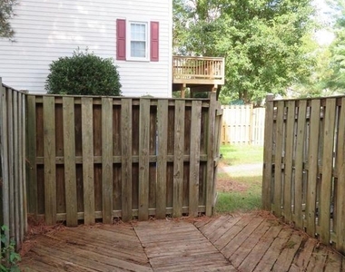 1602 W Bancroft Lane - Photo Thumbnail 4