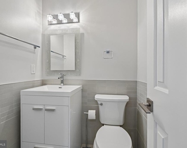 558 Francis Nicholson Way - Photo Thumbnail 16