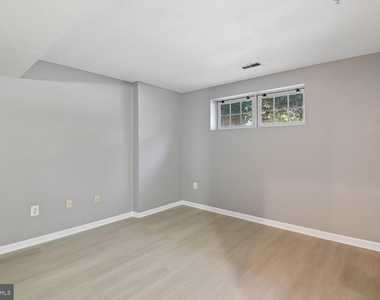 558 Francis Nicholson Way - Photo Thumbnail 28