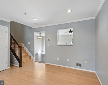 558 Francis Nicholson Way - Photo Thumbnail 8