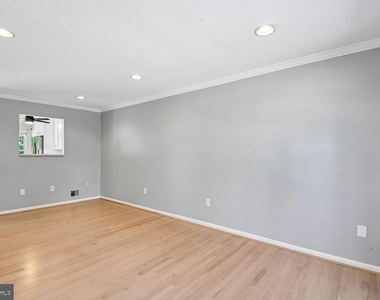 558 Francis Nicholson Way - Photo Thumbnail 6