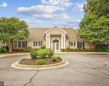 558 Francis Nicholson Way - Photo Thumbnail 39