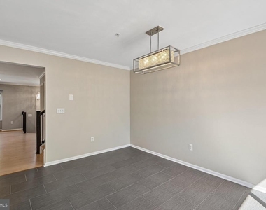 558 Francis Nicholson Way - Photo Thumbnail 12