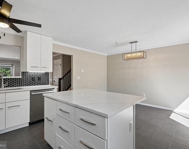 558 Francis Nicholson Way - Photo Thumbnail 15