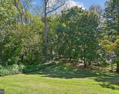 558 Francis Nicholson Way - Photo Thumbnail 1