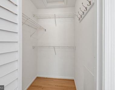 558 Francis Nicholson Way - Photo Thumbnail 21