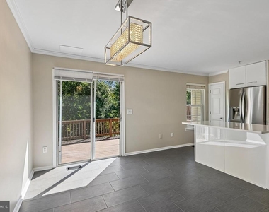 558 Francis Nicholson Way - Photo Thumbnail 11