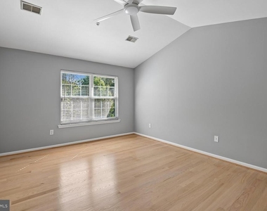 558 Francis Nicholson Way - Photo Thumbnail 17
