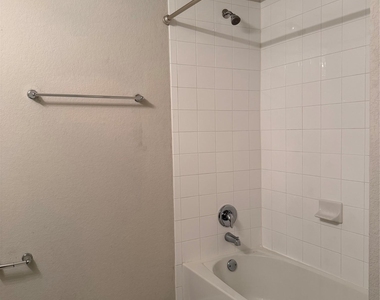 10305 Hatton Ln - Photo Thumbnail 7