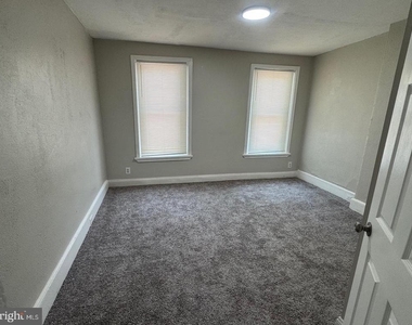 1300 W 5th Street - Photo Thumbnail 8