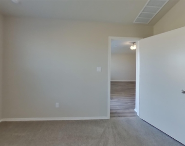 5108 Saddle Club Dr - Photo Thumbnail 7