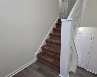 220 Trafalgar Drive - Photo Thumbnail 19