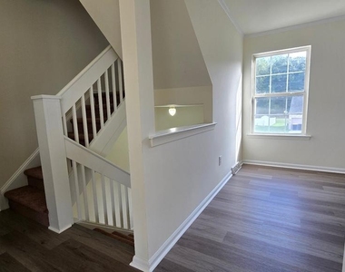 220 Trafalgar Drive - Photo Thumbnail 3