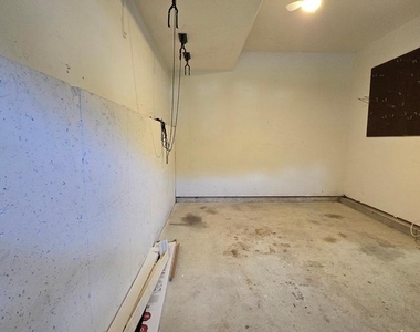 220 Trafalgar Drive - Photo Thumbnail 55