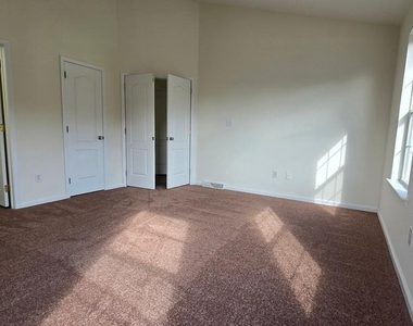 220 Trafalgar Drive - Photo Thumbnail 29