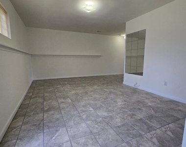 220 Trafalgar Drive - Photo Thumbnail 57
