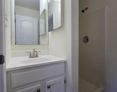 220 Trafalgar Drive - Photo Thumbnail 27