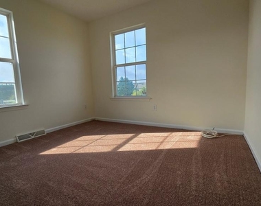 220 Trafalgar Drive - Photo Thumbnail 37