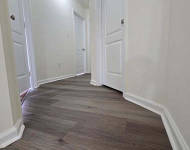 220 Trafalgar Drive - Photo Thumbnail 21